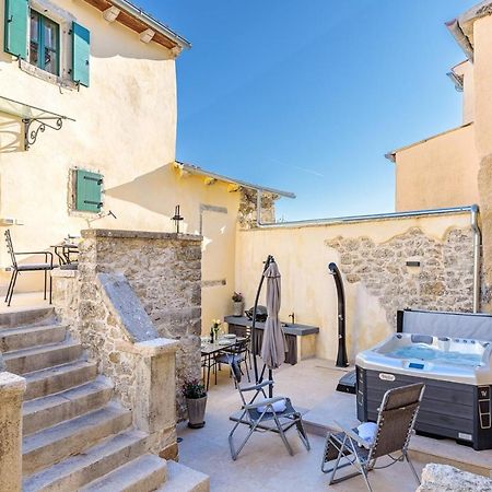 Casa Amelia In Pićan Εξωτερικό φωτογραφία